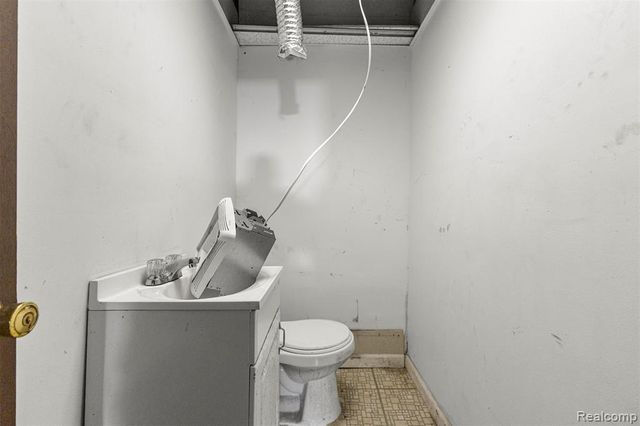 12434 8 Mile Road, Warren, MI 48089