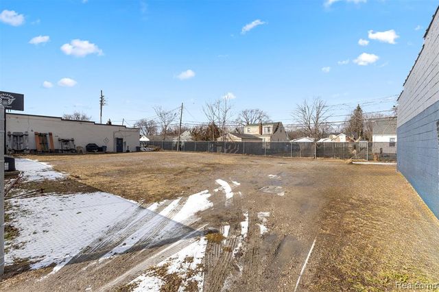 12434 8 Mile Road, Warren, MI 48089