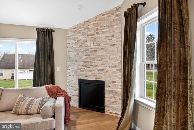 127 HILLARD FIELD, Lancaster, PA 17603