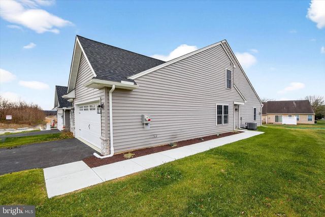 127 HILLARD FIELD, Lancaster, PA 17603