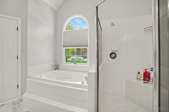 28 Slatestone Drive, Saginaw Twp, MI 48603
