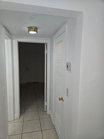 230 SW 11th Avenue 17, Hallandale Beach, FL 33009