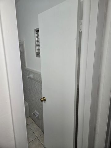 230 SW 11th Avenue 17, Hallandale Beach, FL 33009