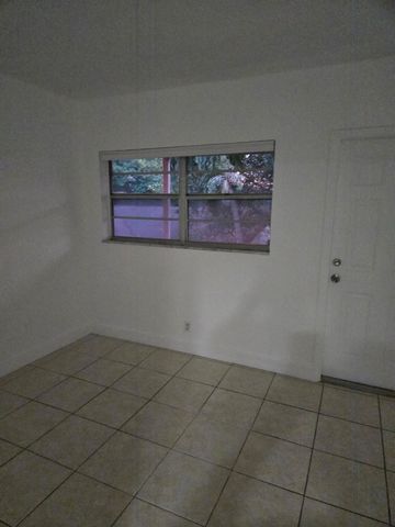 230 SW 11th Avenue 17, Hallandale Beach, FL 33009