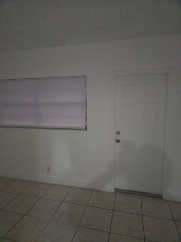 230 SW 11th Avenue 17, Hallandale Beach, FL 33009