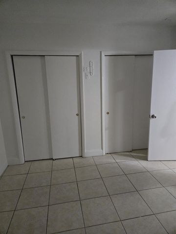 230 SW 11th Avenue 17, Hallandale Beach, FL 33009