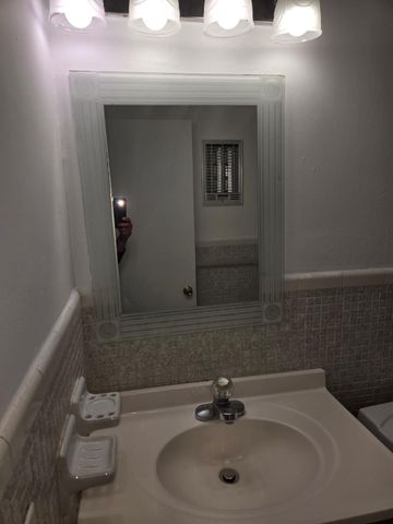 230 SW 11th Avenue 17, Hallandale Beach, FL 33009