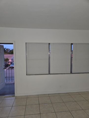 230 SW 11th Avenue 17, Hallandale Beach, FL 33009