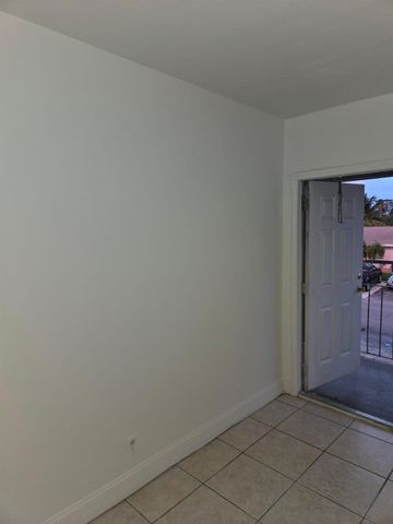 230 SW 11th Avenue 17, Hallandale Beach, FL 33009