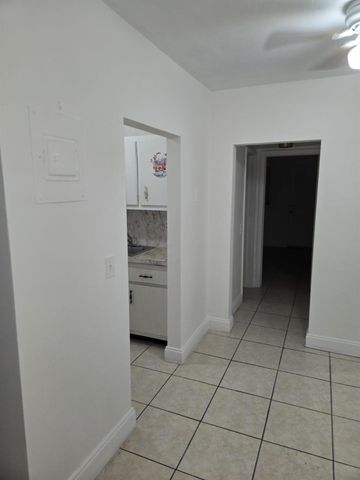 230 SW 11th Avenue 17, Hallandale Beach, FL 33009