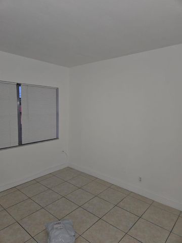 230 SW 11th Avenue 17, Hallandale Beach, FL 33009