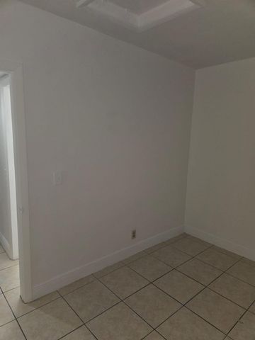230 SW 11th Avenue 17, Hallandale Beach, FL 33009