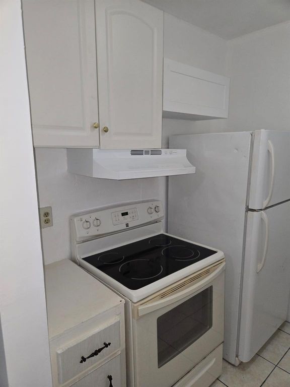 230 SW 11th Avenue 17, Hallandale Beach, FL 33009