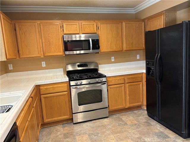 517 Louisville, Hemet, CA 92545