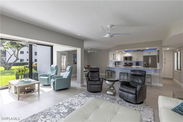 589 Beachwalk CIR P102, Naples, FL 34108