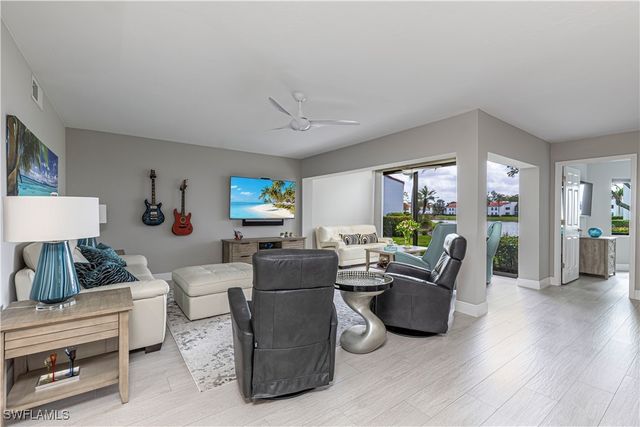 589 Beachwalk CIR P102, Naples, FL 34108