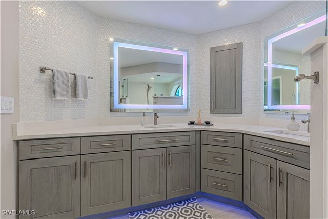 589 Beachwalk CIR P102, Naples, FL 34108