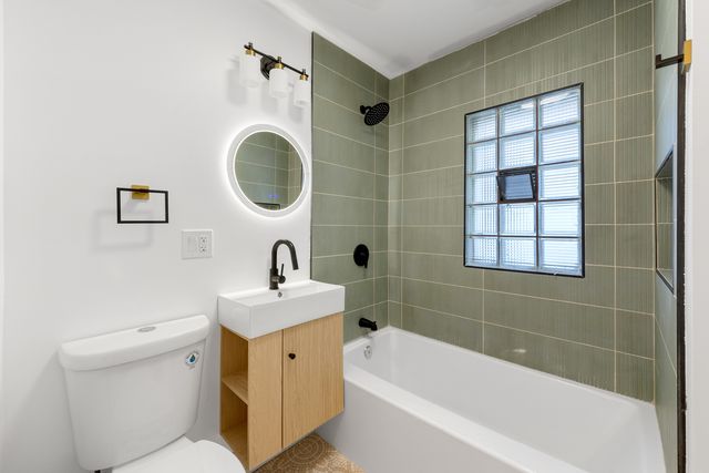 10205 S Yale Avenue, Chicago, IL 60628