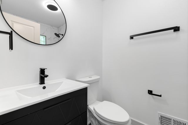 10205 S Yale Avenue, Chicago, IL 60628