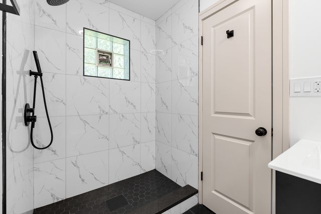 10205 S Yale Avenue, Chicago, IL 60628