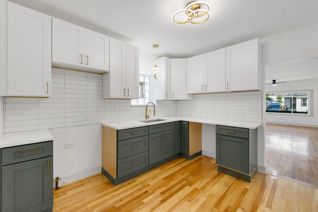 10205 S Yale Avenue, Chicago, IL 60628