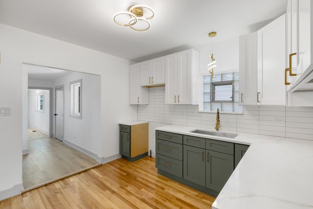 10205 S Yale Avenue, Chicago, IL 60628