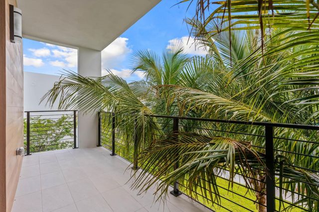 16722 S Botaniko Drive, Weston, FL 33326