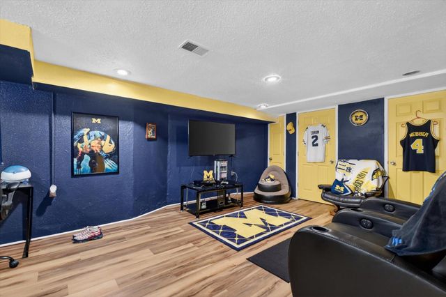 9884 W Outer Drive W, Detroit, MI 48223