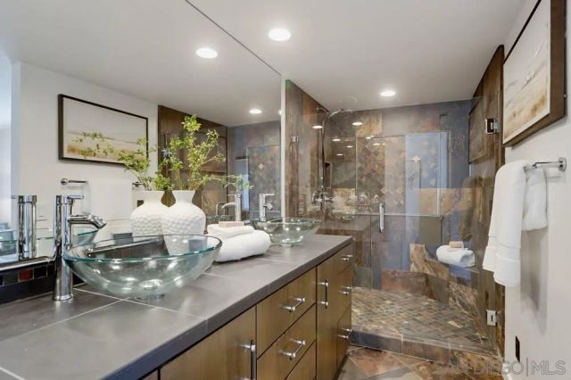 857 America Way, Del Mar, CA 92014