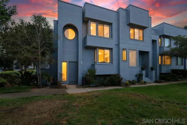 857 America Way, Del Mar, CA 92014