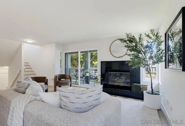 857 America Way, Del Mar, CA 92014