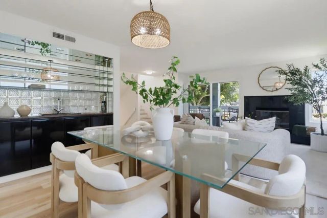 857 America Way, Del Mar, CA 92014