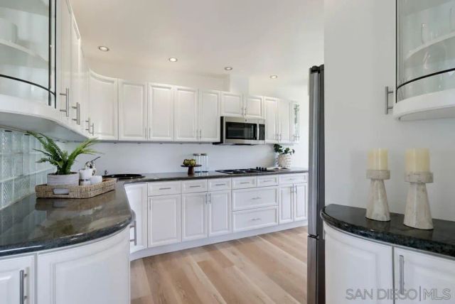 857 America Way, Del Mar, CA 92014