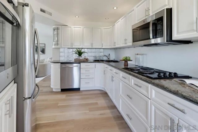 857 America Way, Del Mar, CA 92014