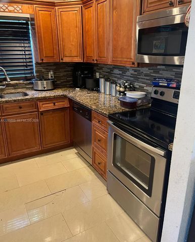 1260 SW 6th Ave, Deerfield Beach, FL 33441