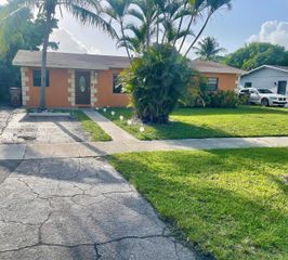 1260 SW 6th Ave, Deerfield Beach, FL 33441
