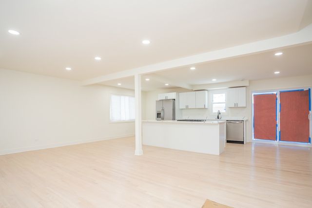 916 E 168th Street, South Holland, IL 60473