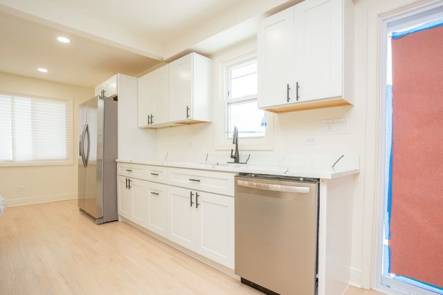 916 E 168th Street, South Holland, IL 60473