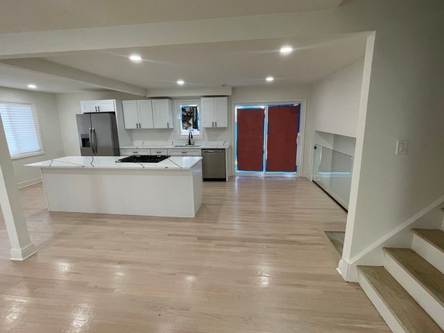 916 E 168th Street, South Holland, IL 60473