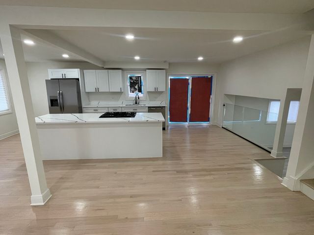 916 E 168th Street, South Holland, IL 60473