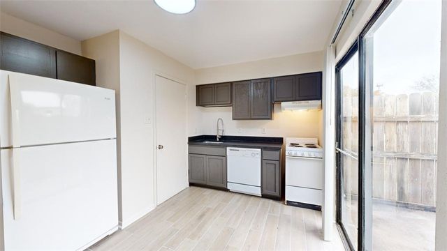 725 Peppertree Drive 25, Bryan, TX 77801