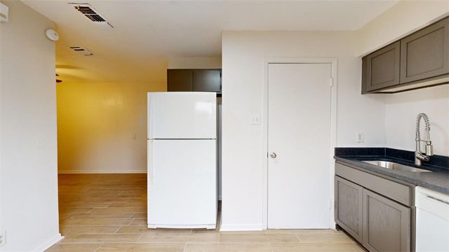 725 Peppertree Drive 25, Bryan, TX 77801