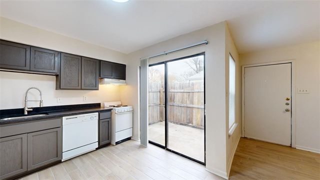 725 Peppertree Drive 25, Bryan, TX 77801