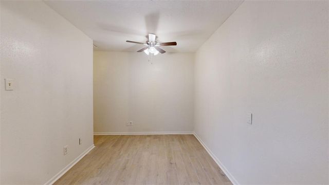 725 Peppertree Drive 25, Bryan, TX 77801