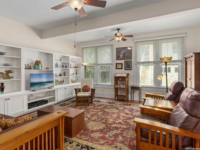 517 E PARK AVE, San Antonio, TX 78212