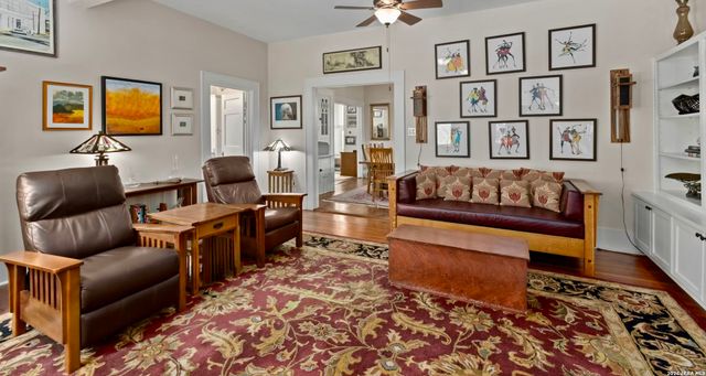 517 E PARK AVE, San Antonio, TX 78212