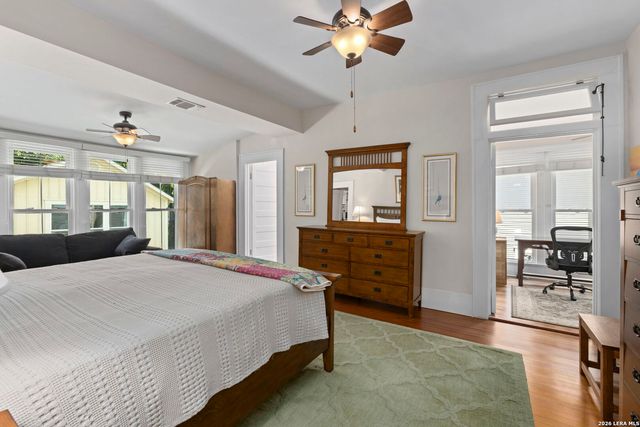 517 E PARK AVE, San Antonio, TX 78212