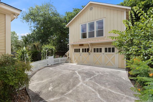 517 E PARK AVE, San Antonio, TX 78212