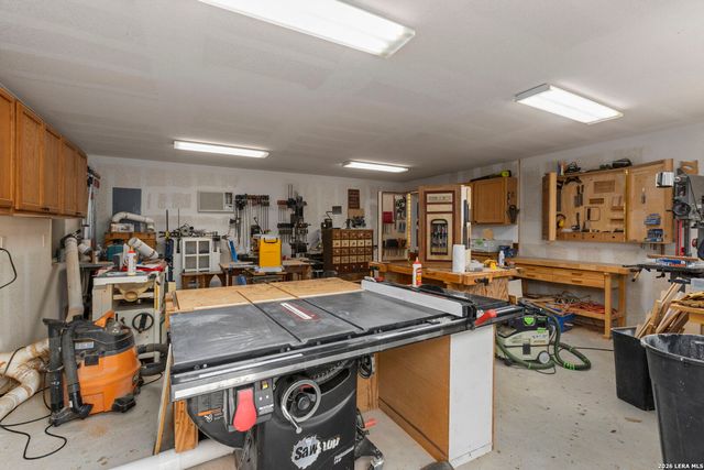 517 E PARK AVE, San Antonio, TX 78212