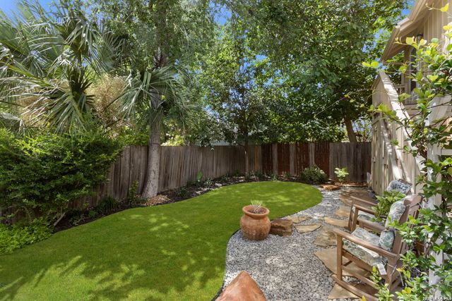 517 E PARK AVE, San Antonio, TX 78212